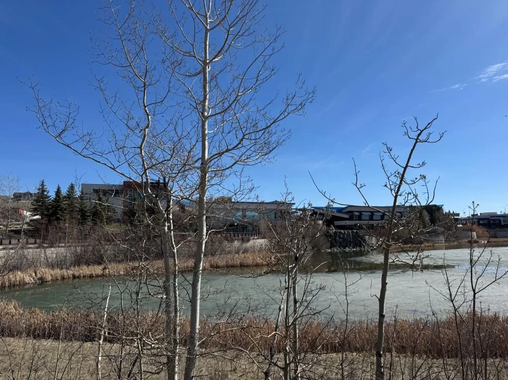 8355 19 Avenue SW Calgary AB T3H 6G3