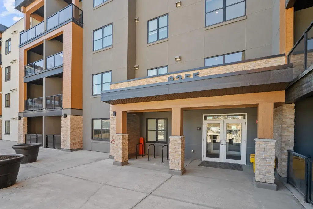 8355 19 Avenue SW Calgary AB T3H 6G3