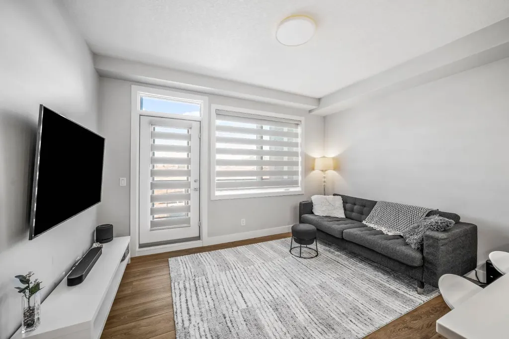 8355 19 Avenue SW Calgary AB T3H 6G3