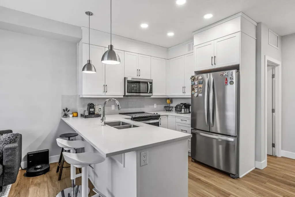 8355 19 Avenue SW Calgary AB T3H 6G3