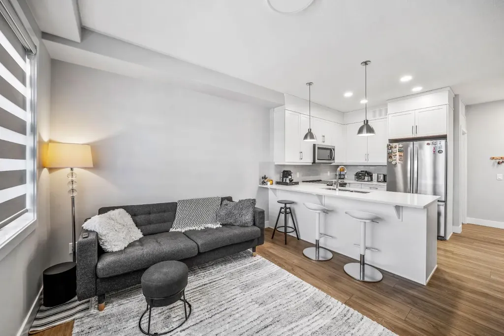 8355 19 Avenue SW Calgary AB T3H 6G3