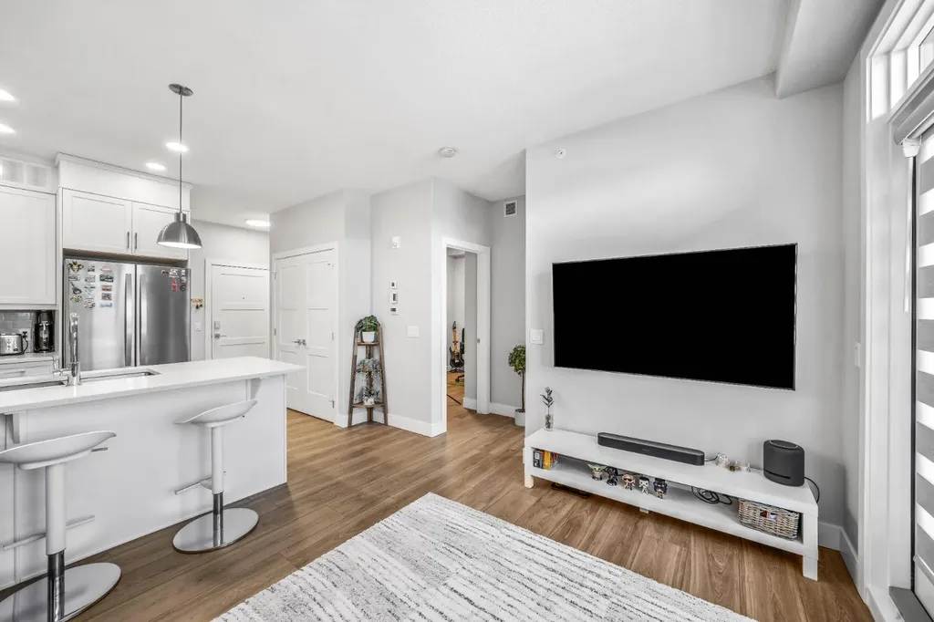 8355 19 Avenue SW Calgary AB T3H 6G3