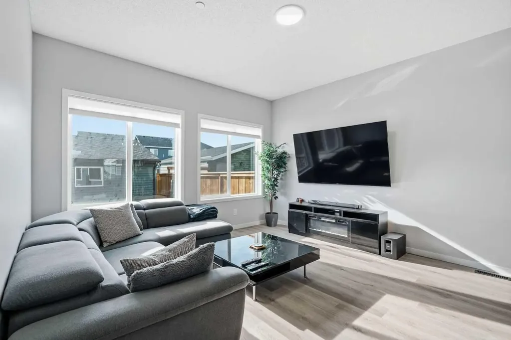 49 Lucas Grove NW Calgary AB T3P 1R4