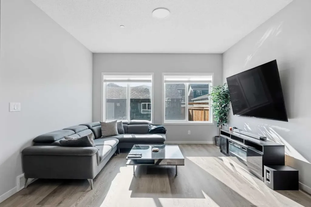 49 Lucas Grove NW Calgary AB T3P 1R4