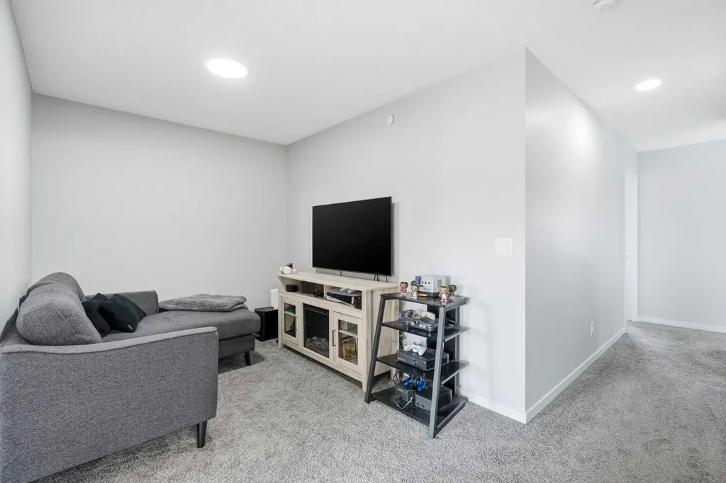 49 Lucas Grove NW Calgary AB T3P 1R4