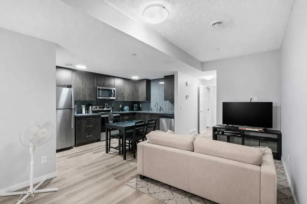 49 Lucas Grove NW Calgary AB T3P 1R4