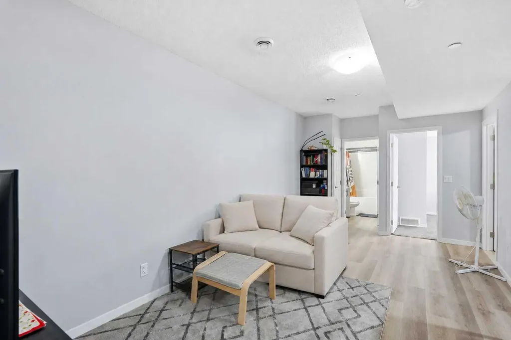 49 Lucas Grove NW Calgary AB T3P 1R4