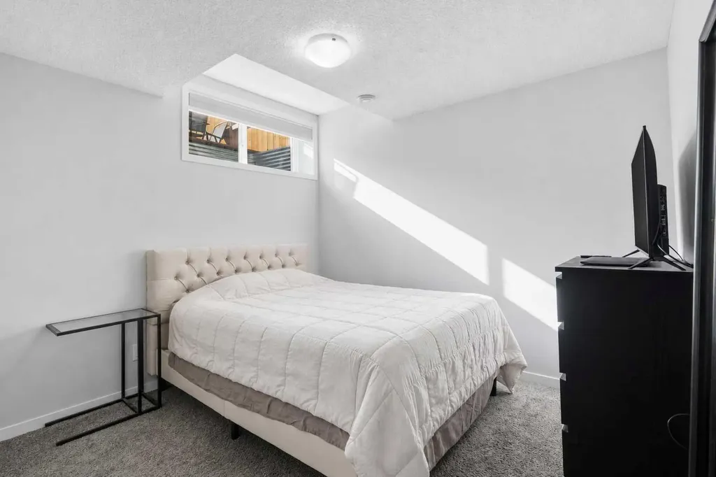 49 Lucas Grove NW Calgary AB T3P 1R4