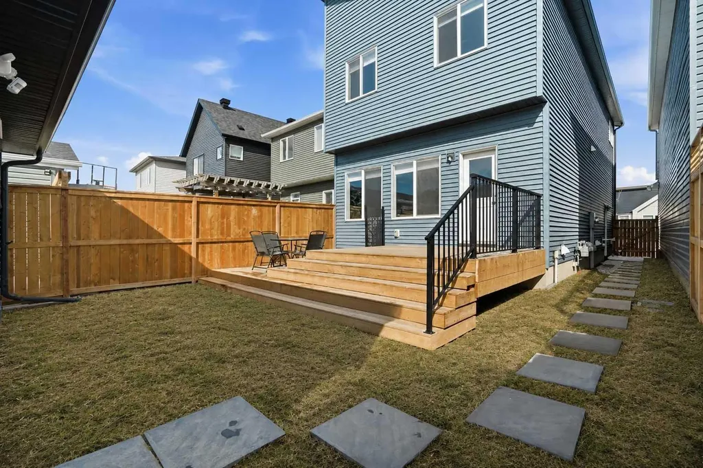 49 Lucas Grove NW Calgary AB T3P 1R4