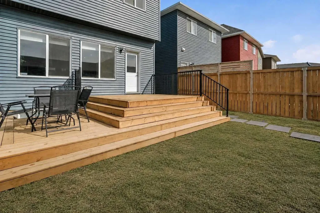 49 Lucas Grove NW Calgary AB T3P 1R4
