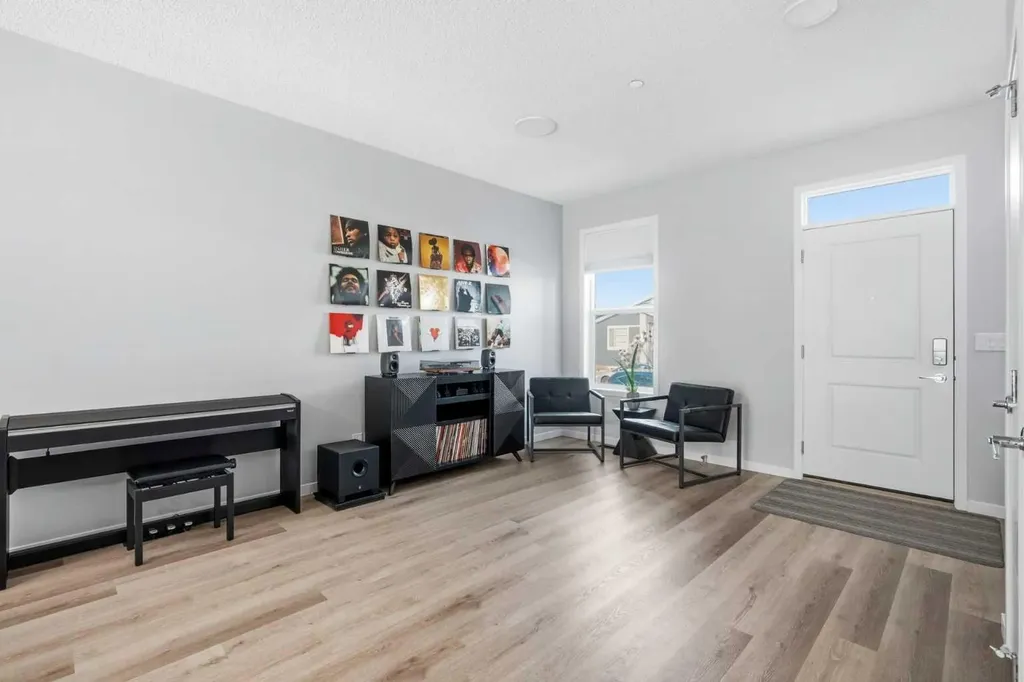 49 Lucas Grove NW Calgary AB T3P 1R4