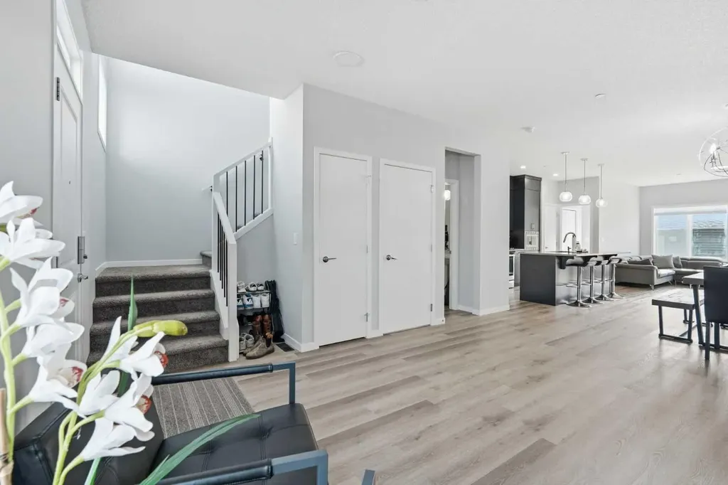 49 Lucas Grove NW Calgary AB T3P 1R4