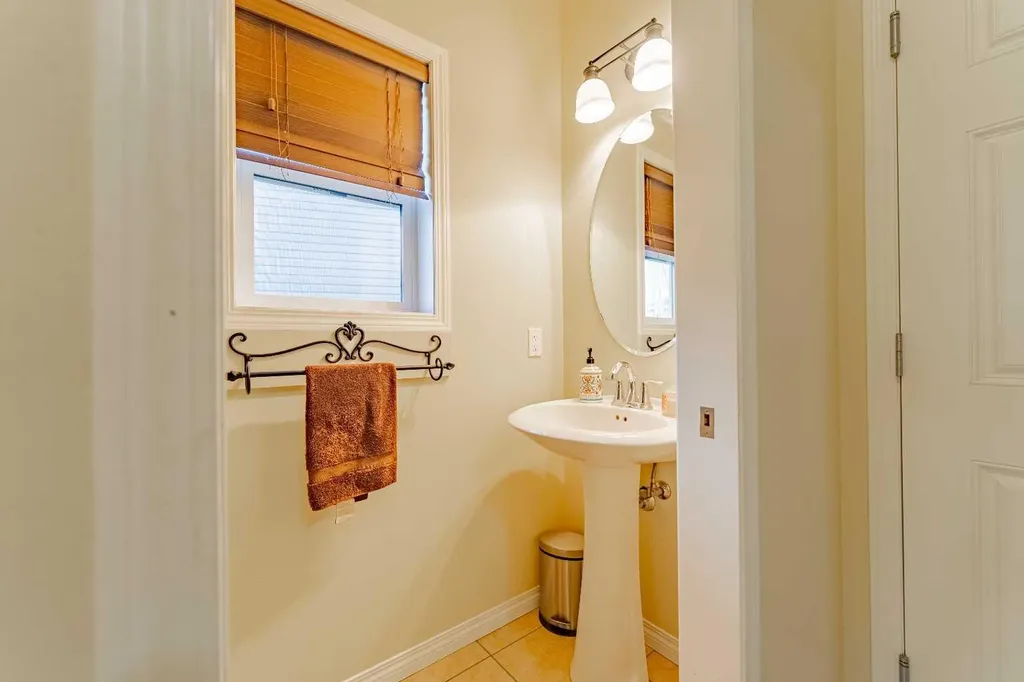 142 West Pointe Circle Cochrane AB T4C 0C2