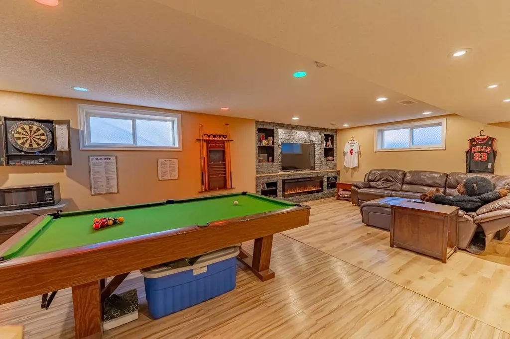 142 West Pointe Circle Cochrane AB T4C 0C2