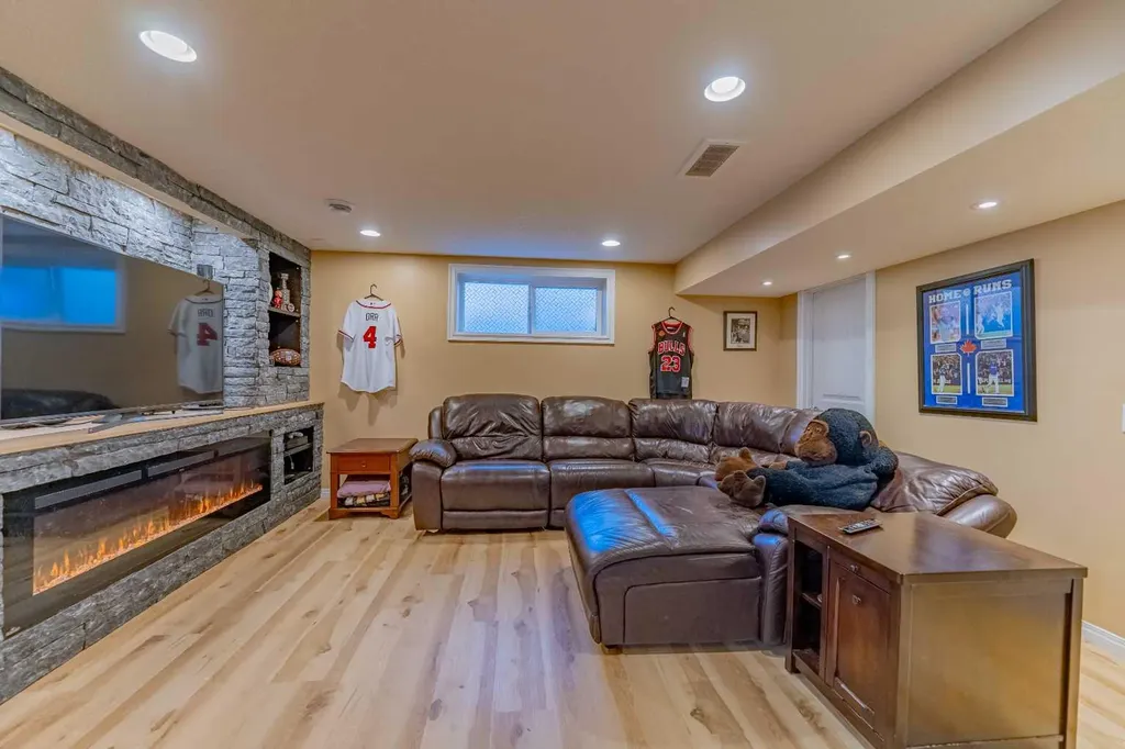 142 West Pointe Circle Cochrane AB T4C 0C2