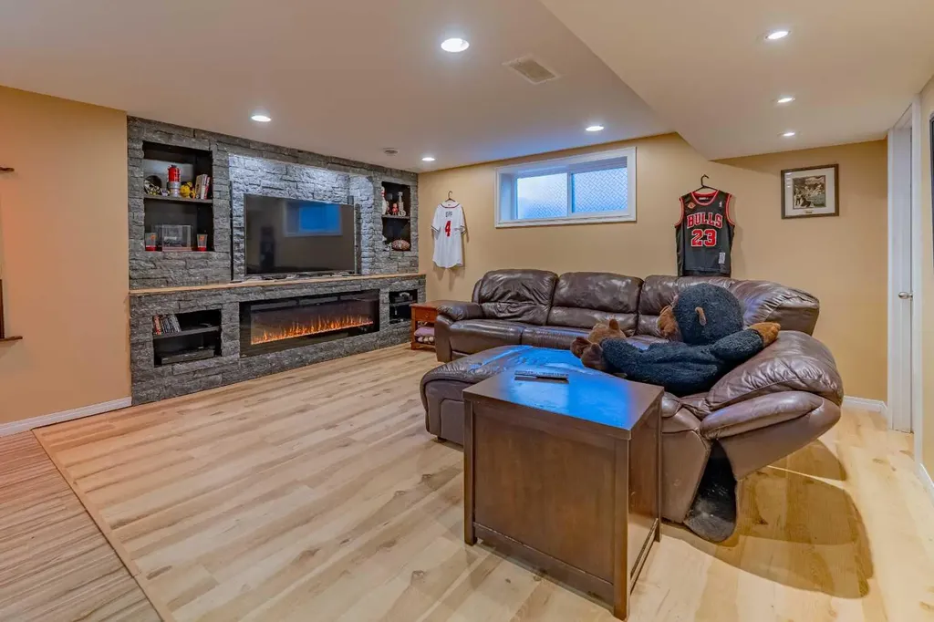 142 West Pointe Circle Cochrane AB T4C 0C2
