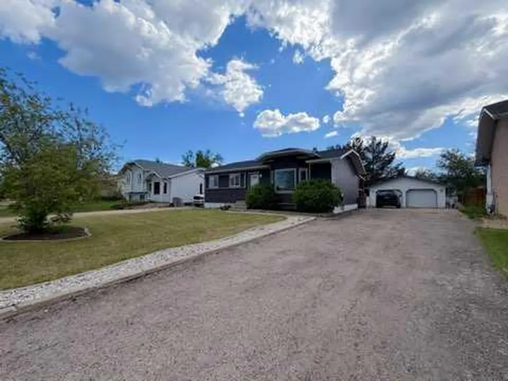 8218 Mission Heights Drive Grande Prairie AB T8W 2A5