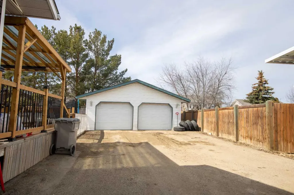 8218 Mission Heights Drive Grande Prairie AB T8W 2A5