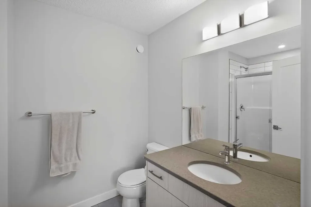 226 148 Avenue NW Calgary AB T3P 1N1
