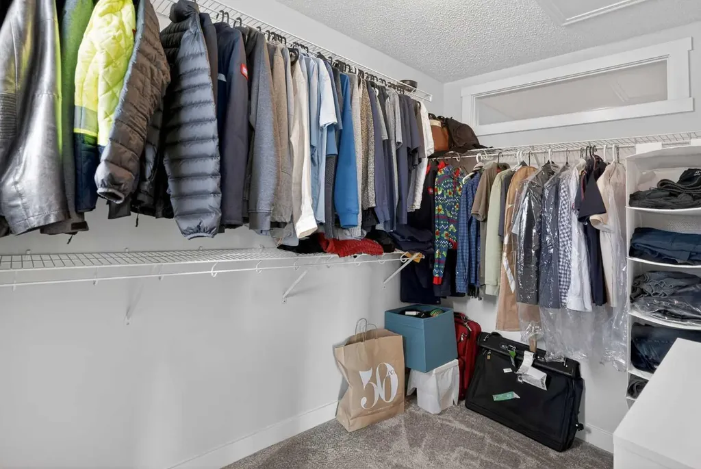 226 148 Avenue NW Calgary AB T3P 1N1