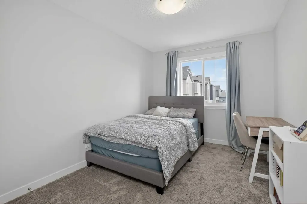 226 148 Avenue NW Calgary AB T3P 1N1