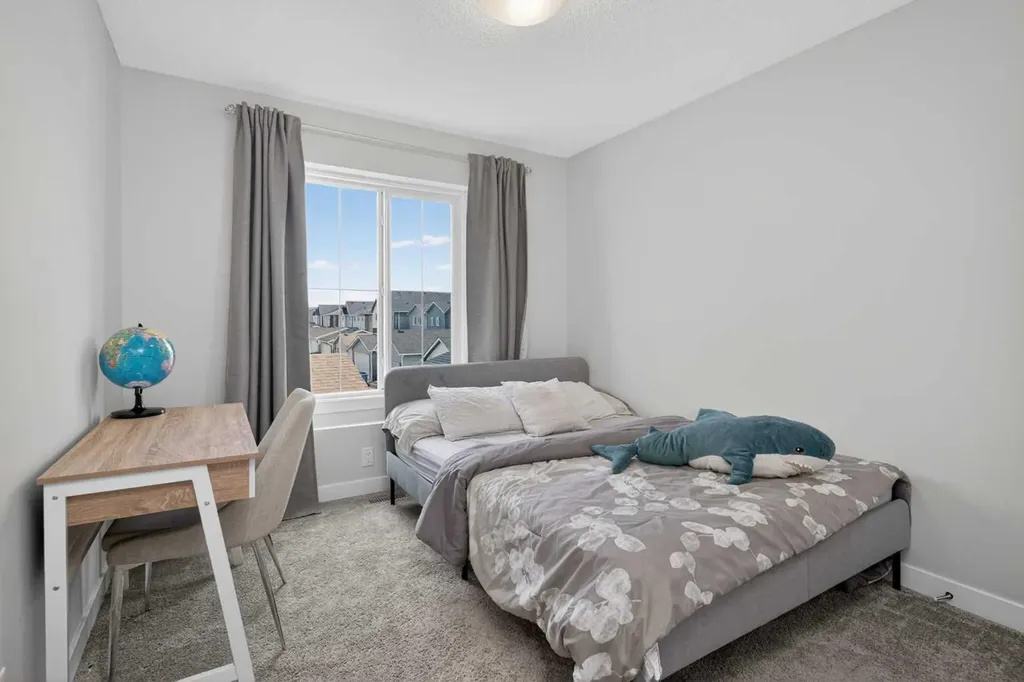 226 148 Avenue NW Calgary AB T3P 1N1