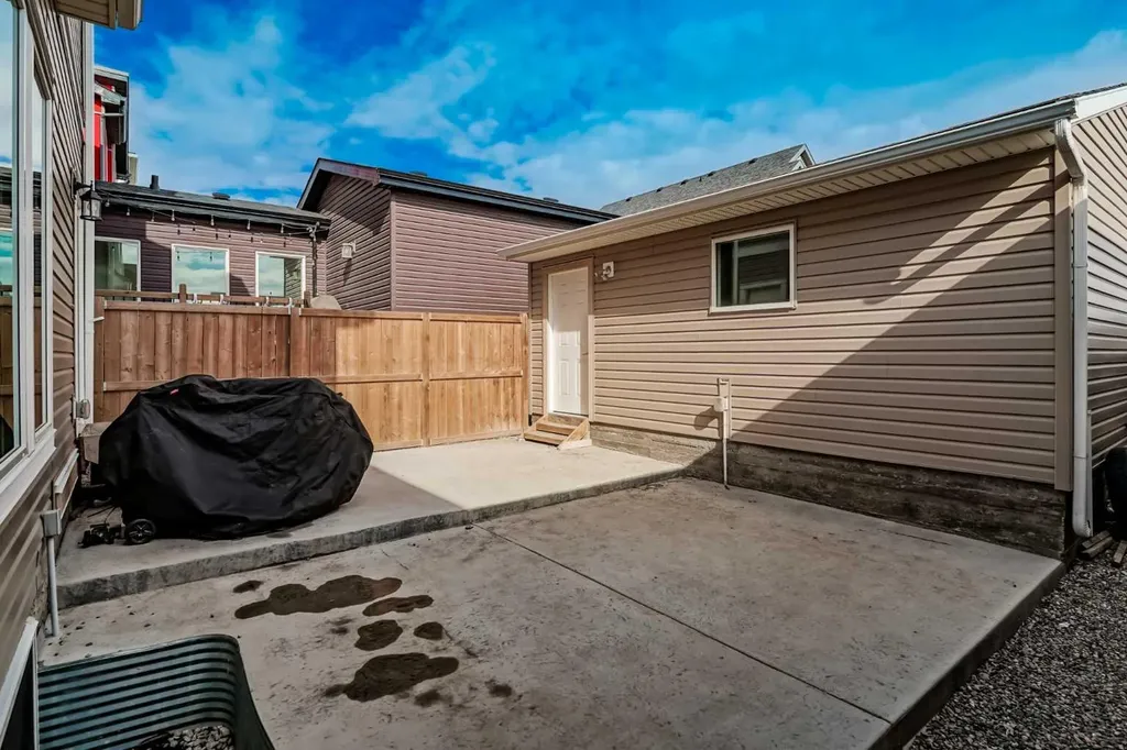 226 148 Avenue NW Calgary AB T3P 1N1