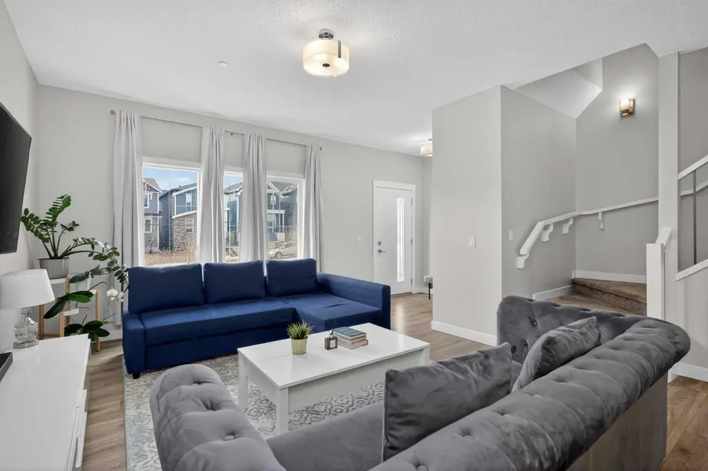 226 148 Avenue NW Calgary AB T3P 1N1