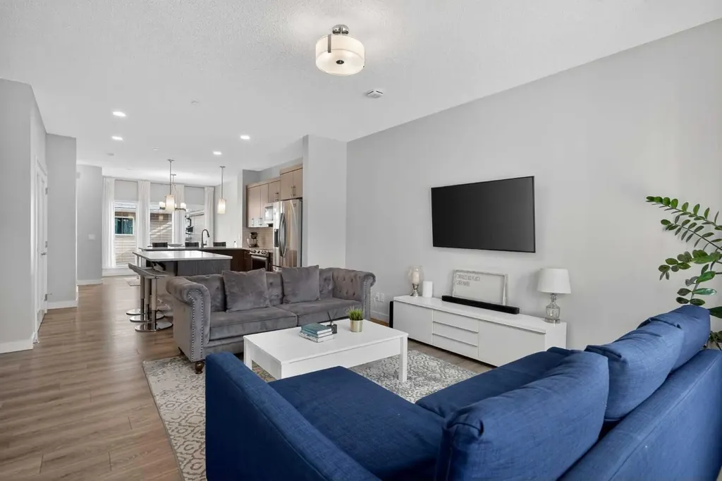 226 148 Avenue NW Calgary AB T3P 1N1
