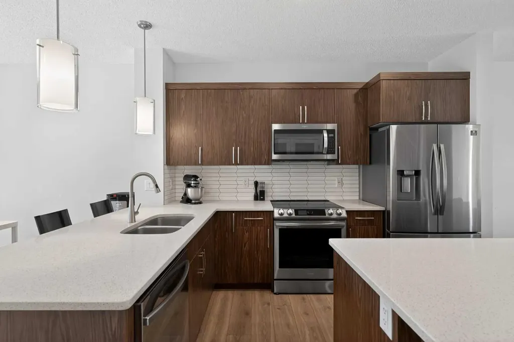 226 148 Avenue NW Calgary AB T3P 1N1