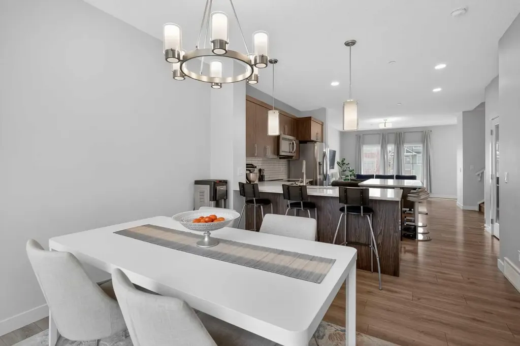 226 148 Avenue NW Calgary AB T3P 1N1