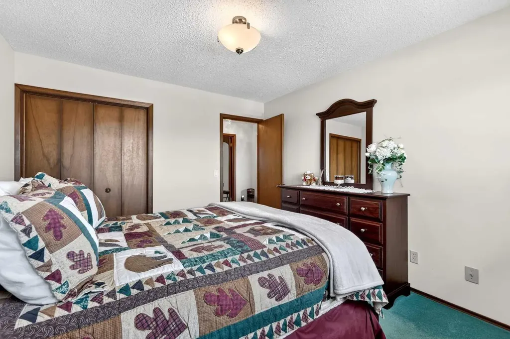 168 Templewood Drive NE Calgary AB T1Y4G8