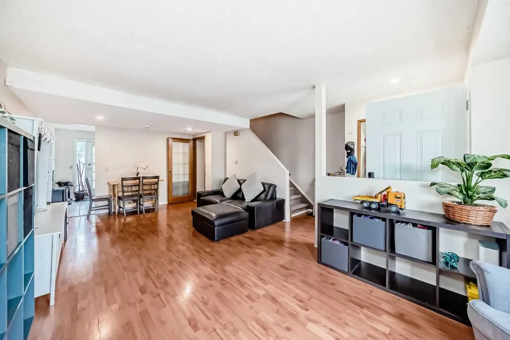 110 Edgeburn Crescent NW Calgary AB T3A 4K3