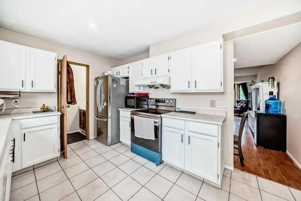 110 Edgeburn Crescent NW Calgary AB T3A 4K3
