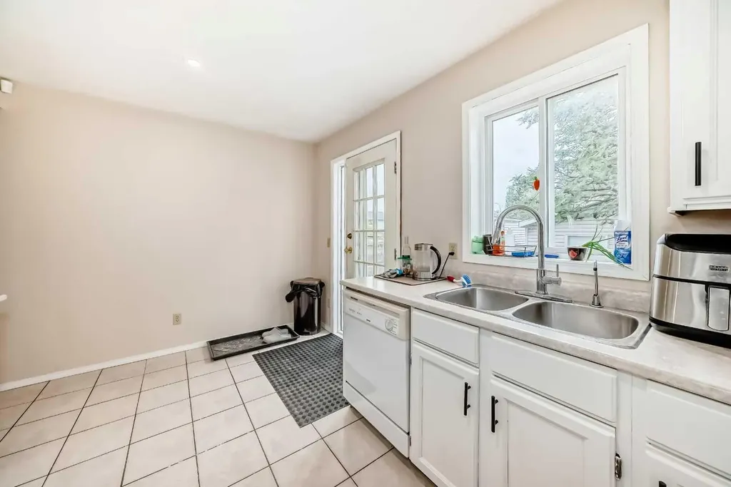 110 Edgeburn Crescent NW Calgary AB T3A 4K3