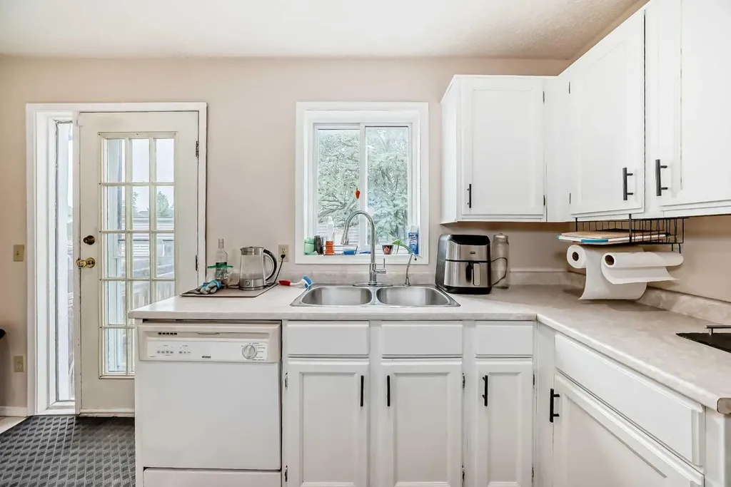 110 Edgeburn Crescent NW Calgary AB T3A 4K3