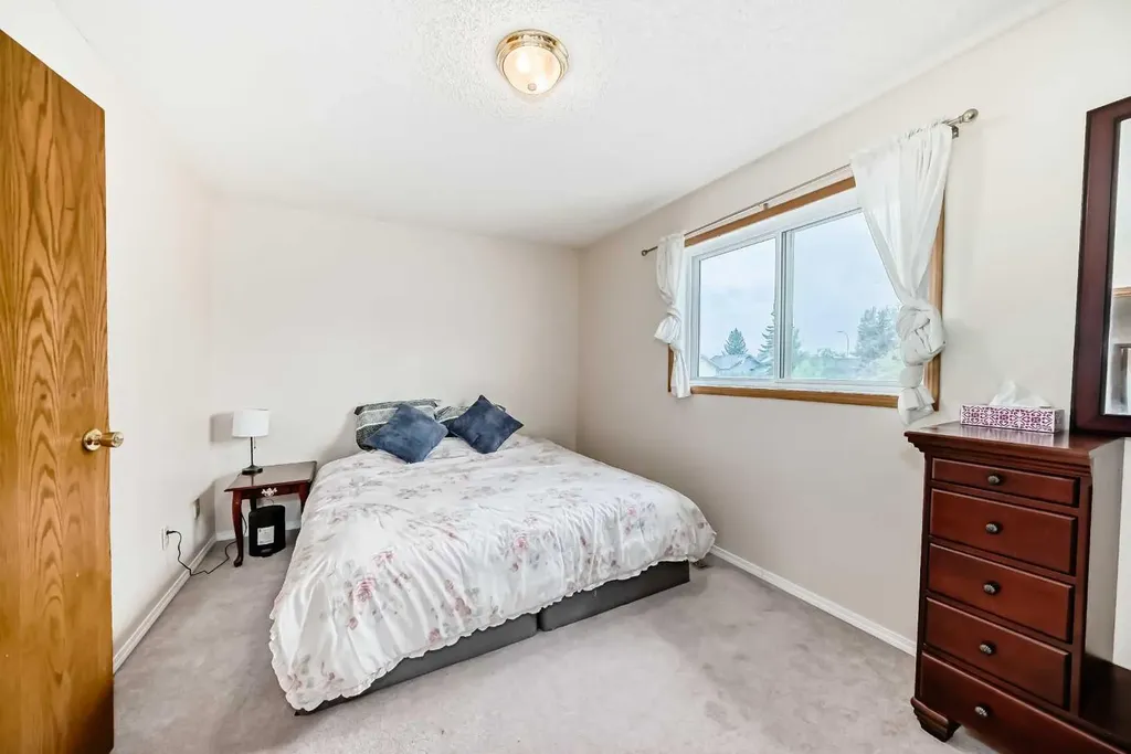 110 Edgeburn Crescent NW Calgary AB T3A 4K3