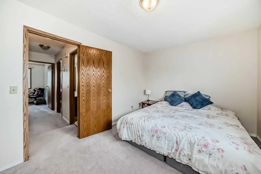 110 Edgeburn Crescent NW Calgary AB T3A 4K3