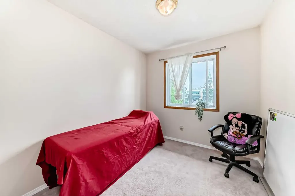 110 Edgeburn Crescent NW Calgary AB T3A 4K3