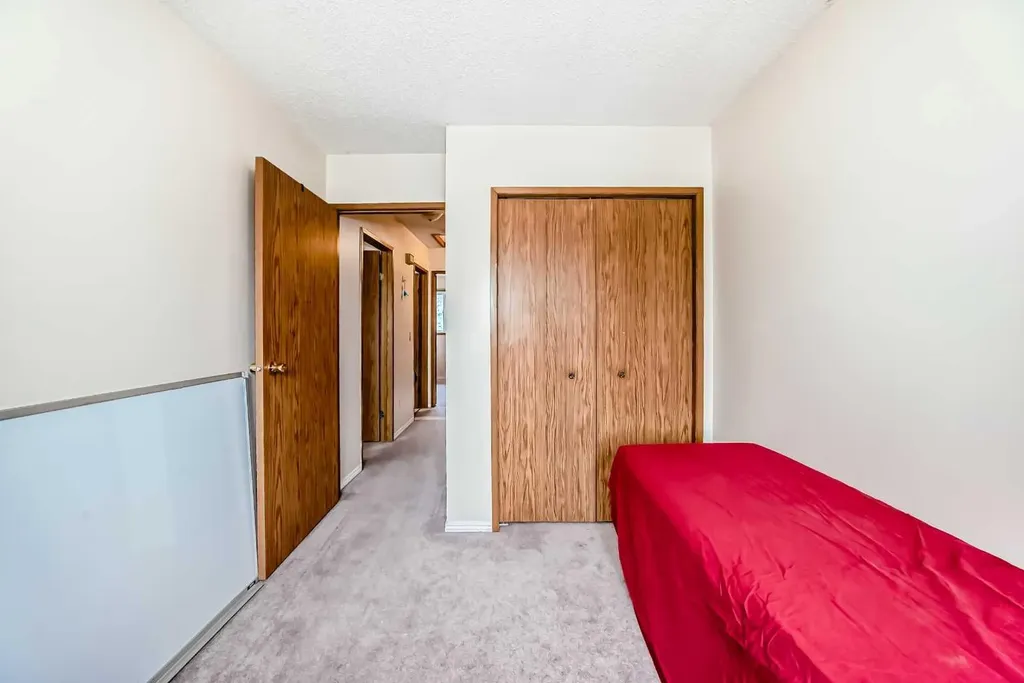 110 Edgeburn Crescent NW Calgary AB T3A 4K3