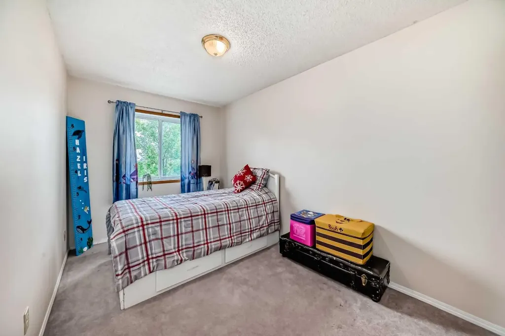 110 Edgeburn Crescent NW Calgary AB T3A 4K3