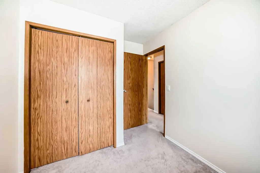 110 Edgeburn Crescent NW Calgary AB T3A 4K3