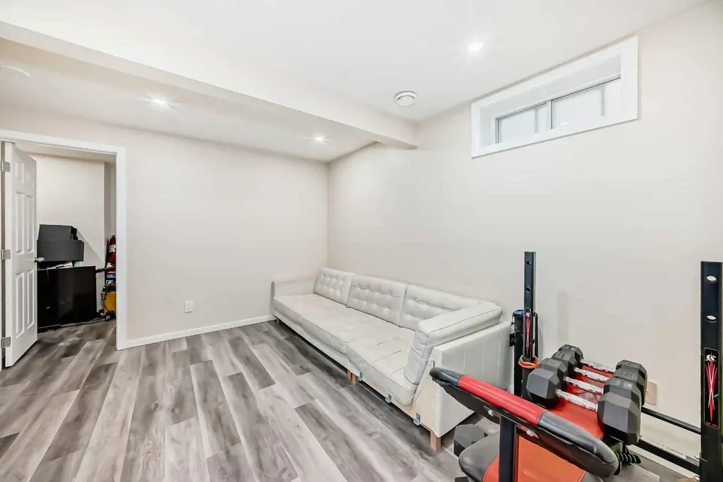 110 Edgeburn Crescent NW Calgary AB T3A 4K3