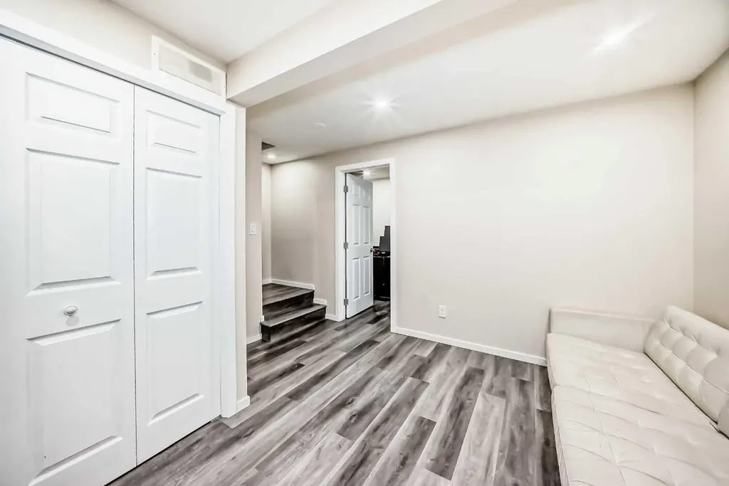 110 Edgeburn Crescent NW Calgary AB T3A 4K3