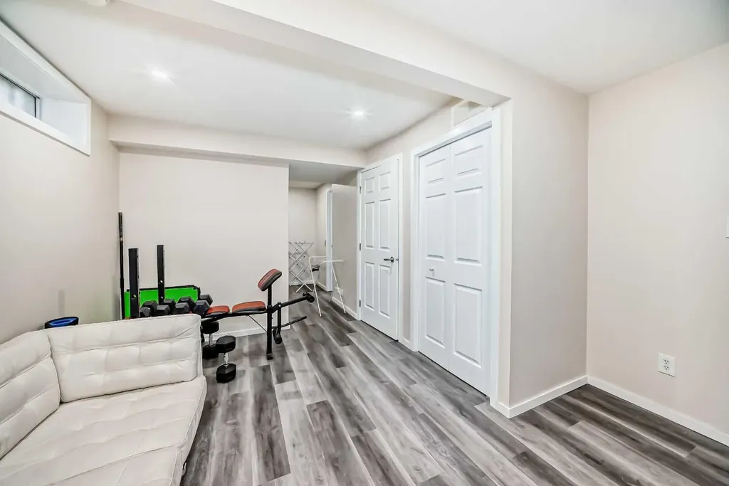 110 Edgeburn Crescent NW Calgary AB T3A 4K3