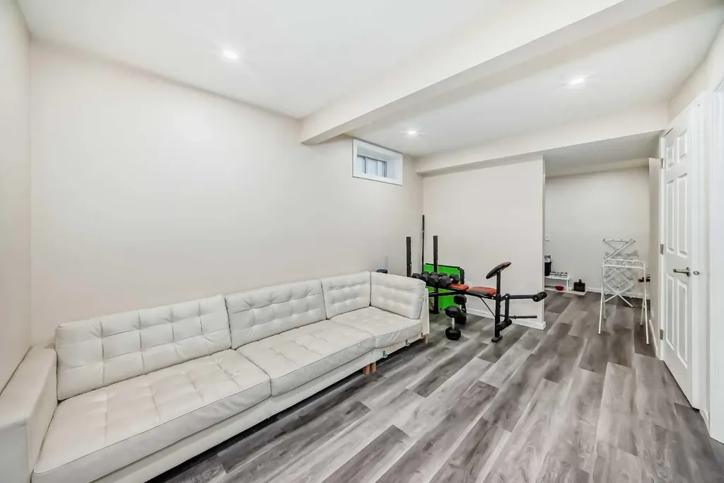 110 Edgeburn Crescent NW Calgary AB T3A 4K3