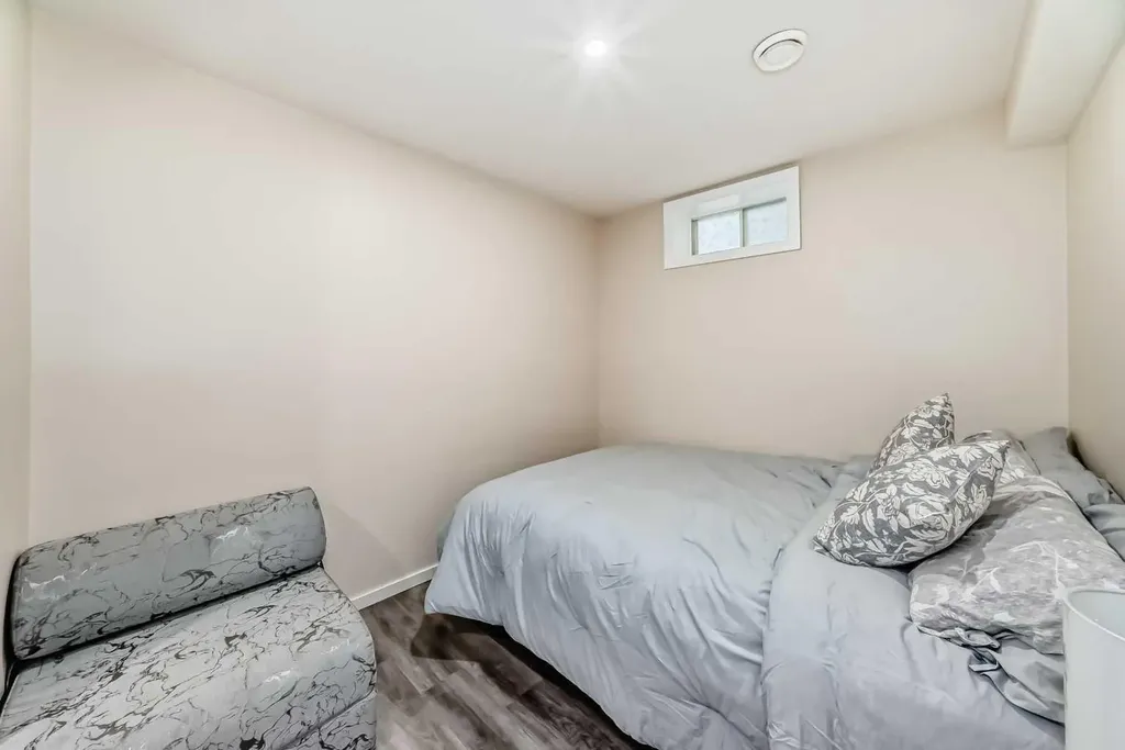 110 Edgeburn Crescent NW Calgary AB T3A 4K3