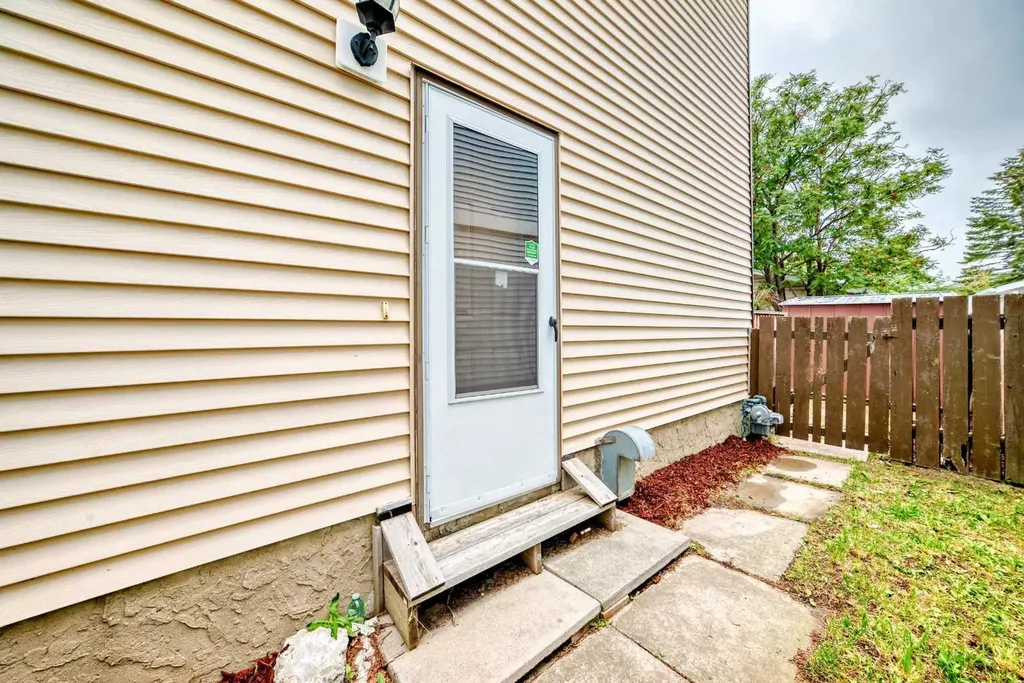 110 Edgeburn Crescent NW Calgary AB T3A 4K3