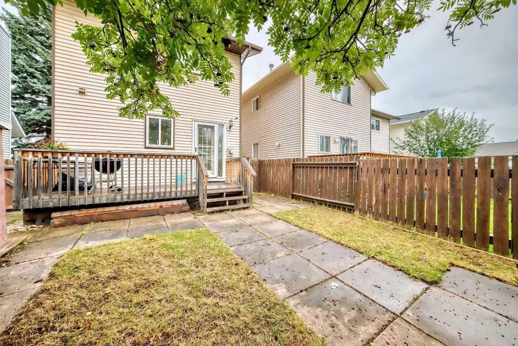 110 Edgeburn Crescent NW Calgary AB T3A 4K3