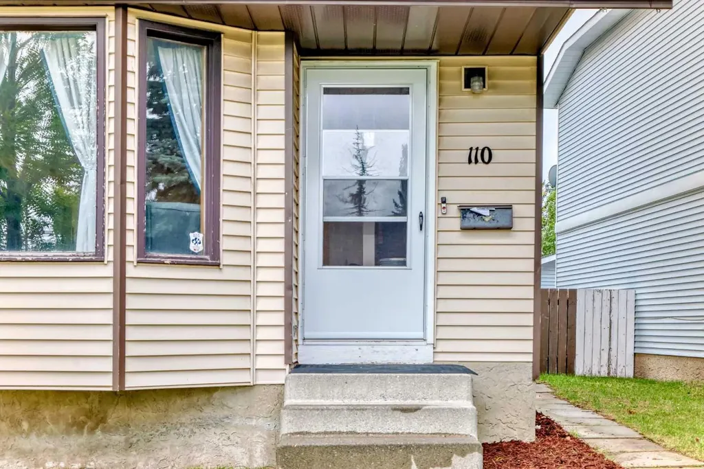 110 Edgeburn Crescent NW Calgary AB T3A 4K3